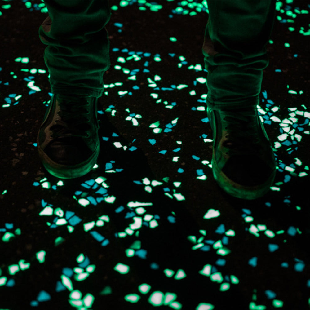 Solar Powered Glow in the Dark Garden Pebbles Garden Décor